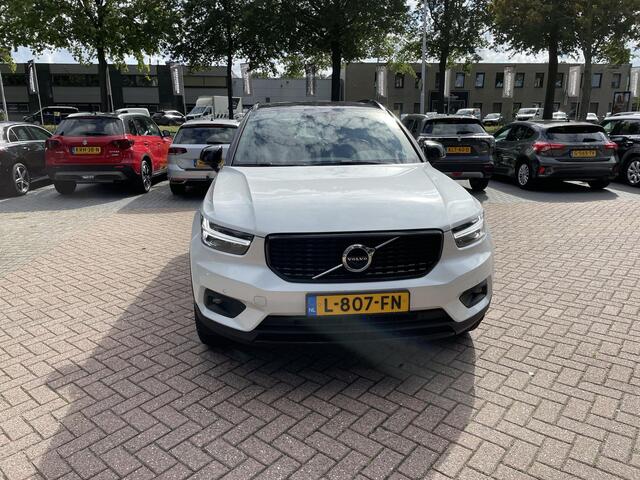 Volvo XC40 1.5 T3 R-Design Automaat | Lounge-pack | Panoramadak | Navigatie | Harman/Kardon | Half-leder | Trekhaak