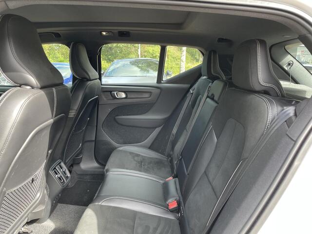 Volvo XC40 1.5 T3 R-Design Automaat | Lounge-pack | Panoramadak | Navigatie | Harman/Kardon | Half-leder | Trekhaak
