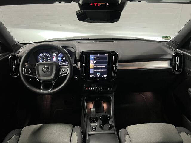 Volvo XC40 1.5 T4 Plug-in hybrid Core Bright Adapt. cruise | Stuur-/stoelverwarming | Achteruitrij camera | Dode hoek assistent | Carplay