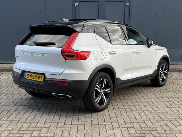 Volvo XC40 1.5 T3 Inscription / Elektrische Wegklapbare Trekhaak ( 1600 KG Trekgewicht) / Stoelverwarming / Schuif Kantel Dak / Elektrische Achterklep / Apple Carplay