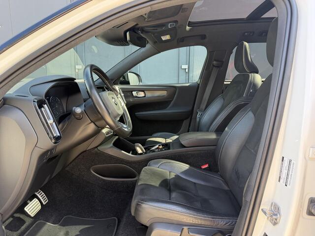 Volvo XC40 1.5 T3 Inscription / Elektrische Wegklapbare Trekhaak ( 1600 KG Trekgewicht) / Stoelverwarming / Schuif Kantel Dak / Elektrische Achterklep / Apple Carplay