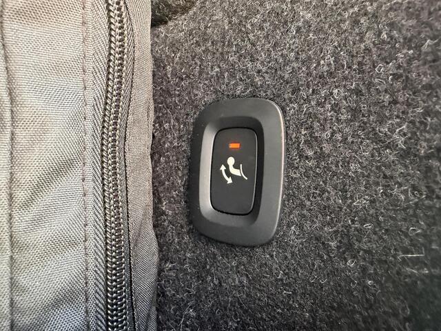 Volvo XC40 1.5 T3 Inscription / Elektrische Wegklapbare Trekhaak ( 1600 KG Trekgewicht) / Stoelverwarming / Schuif Kantel Dak / Elektrische Achterklep / Apple Carplay