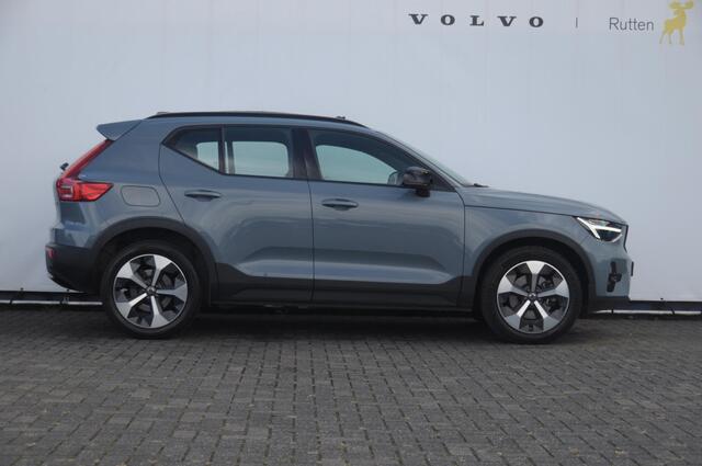 Volvo XC40 B3 177PK Automaat Plus Dark / Panoramadak / Elektrische stoelen / Harman Kardon audio / BLIS / Adaptieve cruise control / Parkeersensoren met camera / Elektrische achterklep / Stoel - en stuurwielverwarming