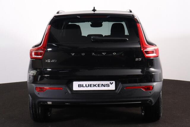 Volvo XC40 B3 Plus Dark - IntelliSafe Assist & Surround - 360º Camera - Harman/Kardon audio - Verwarmde voorstoelen & stuur - Parkeersensoren voor & achter - Elektr. bedienb. voorstoelen met geheugen links - Draadloze tel. lader - Standkachel - Extra getint glas - 18' LMV