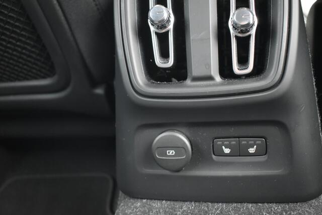 Volvo XC40 Recharge Plug-In Hybrid T4 /trekhaak/stoel.stuur verwarming