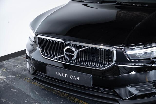 Volvo XC40 T2 Momentum Core | Semi-Electrische Wegklapbare Trekhaak | Navigatie | Parkeercamera | Verwarmbare voorstoelen | Verwarmbaar stuurwiel | Park assist voor en achter | Apple CarPlay & Android Auto | Volvo on Call | Dealeronderhouden |
