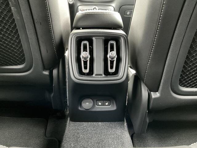 Volvo XC40 Inscription T4 | 190PK | LED | Trekhaak | Camera | Leer | Navi | Stoelverw. | 18" R-Design Diamond | ECC | ACC