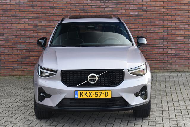 Volvo XC40 B4 211PK Plus Dark | Trekhaak | 20 inch | 360 Camera | Panoramadak