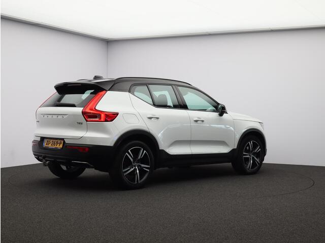 Volvo XC40 2.0 T4 R-Design / Trekhaak / Panoramadak / Adaptive Cruise / Stoelverwarming / BLIS / Nubuck Bekleding /