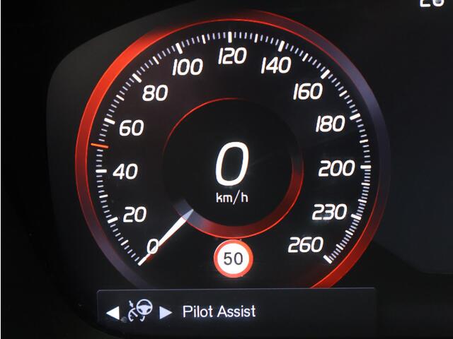 Volvo XC40 2.0 T4 R-Design / Trekhaak / Panoramadak / Adaptive Cruise / Stoelverwarming / BLIS / Nubuck Bekleding /