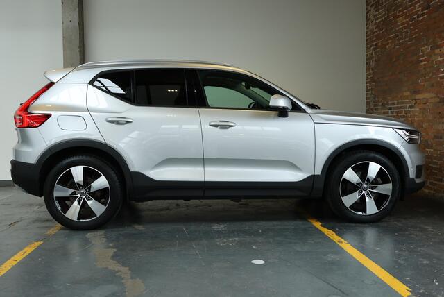 Volvo XC40 T5 AWD Intro Edition | Semi Electrische-wegklapbare trekhaak | 360° Parkeercamera | | Harman Kardon Premium Audio | Panoramadak | Lederen bekleding | Adaptieve Cruise Control | Dodehoekdetectie | Volvo on Call | Parkeerverwarming | Parkeersensoren voor + achter