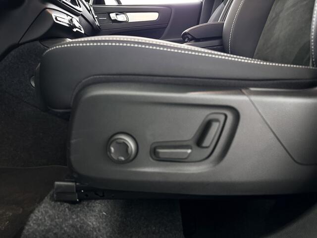 Volvo XC40 B4 Plus Dark | Panoramadak | 360° camera | Harman Kardon | Stoel- en stuurverwarming | Trekhaak