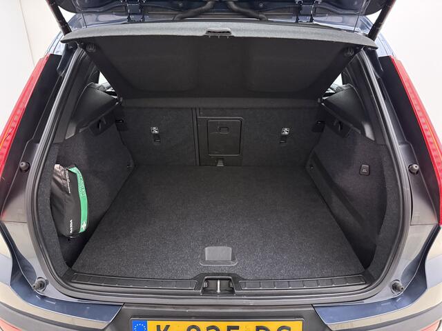 Volvo XC40 T2 130pk Automaat Business Pro / ACC / BLIS / Stoel + Stuurw. Verwarming / DAB / PDC + Camera / Lane Keeping Aid / Keyless / Elektr. Achterklep /