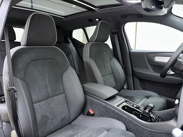 Volvo XC40 B4 211pk Plus Dark / 20'' / Panoramadak / 360 Camera / Pixel Koplampen / Trekhaak / Getint glas / Elektr. Stoelen / Harman&Kardon Audio /