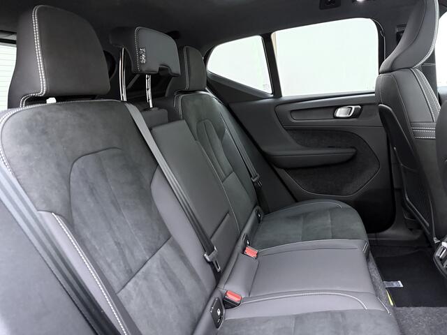 Volvo XC40 B4 211pk Plus Dark / 20'' / Panoramadak / 360 Camera / Pixel Koplampen / Trekhaak / Getint glas / Elektr. Stoelen / Harman&Kardon Audio /