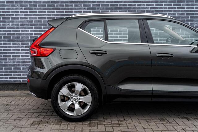 Volvo XC40 2.0 T4 Inscription | Trekhaak | Panoramadak | Achteruitrijcamera | BLIS | Cruise Control Adaptief | Elektrisch Verstelbare Voorstoelen | Navigatie | Apple Carplay | Android Auto | Keyless Entry | LED Koplampen Adaptief