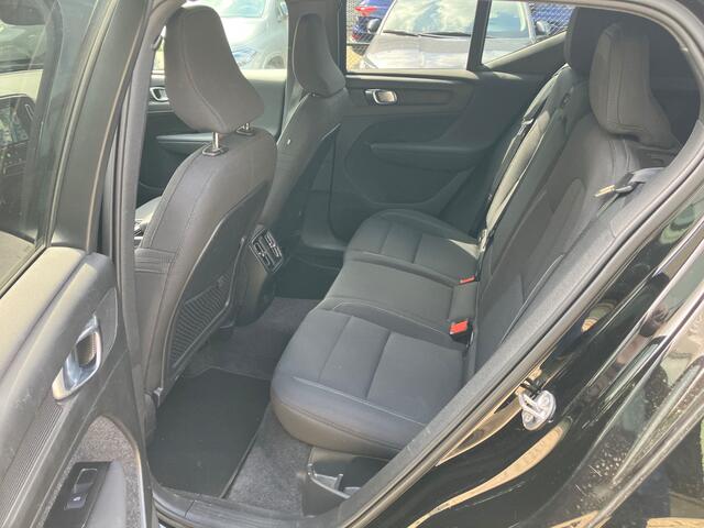Volvo XC40 Recharge Core / Trekhaak / Camera / CarPlay / Sfeerverlichting / 20'' / Stoel+Stuurverwarming / DAB / Cruise Control