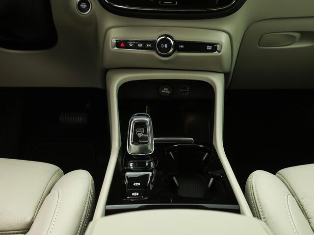 Volvo XC40 1.5 T5 Recharge Inscription 252Pk Automaat (APPLE CARPLAY, GROOT NAVI, LEDER, STOELVERWARMING, SPORTSTOELEN, KEYLESS, CAMERA, NIEUWSTAAT)