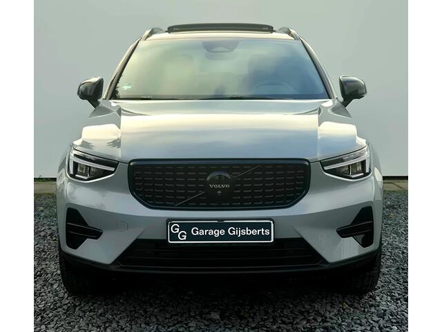 Volvo XC40 2.0 B3 Ultra Black Edition Panoramadak - 360 Camera - 19 Lichtmetalen wielen - Lounge-pakket - Harman Kardon Audio - Alarm - Climate - Privacy Glass - R980 Interieur - Power seats bestuurder memory - Two Tone - Full led koplampen