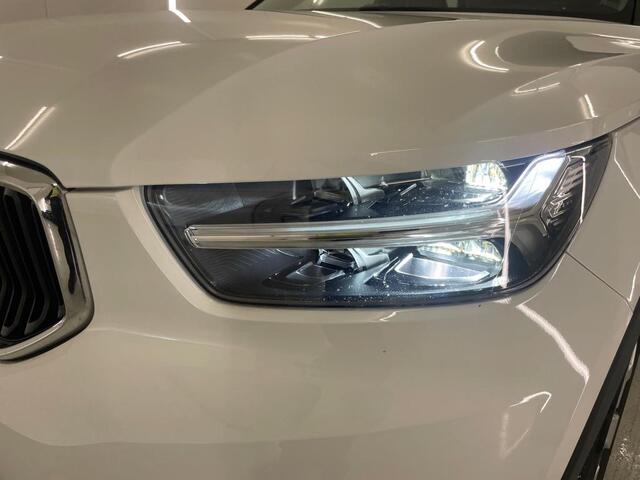 Volvo XC40 T3 Momentum | Stoelverwarming | Lederen bekleding | All-Seasonbanden | Elektrische stoelverstelling | Parkeer Camera | Parkeersensoren Voor + Achter | Cruise Control |