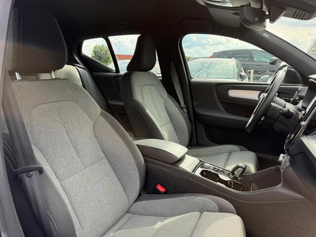 Volvo XC40 B4 Plus Dark | Trekhaak | Harman / Kardon | Power Seats | Climate Pack |
