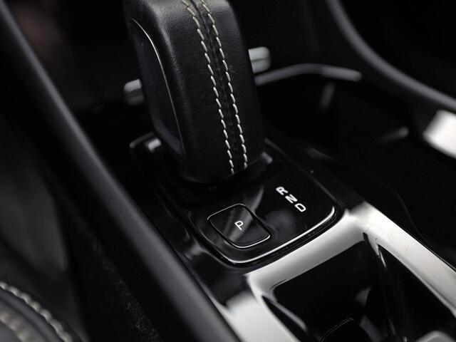 Volvo XC40 1.5 T5 Recharge R-Design 252Pk Automaat (APPLE CARPLAY, GROOT NAVI, CAMERA, HARMAN/KARDON, LEDER/ALCANTARA, SPORTSTOELEN, GETINT GLAS, NIEUWSTAAT)