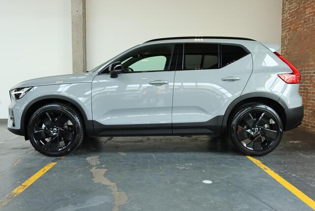 Volvo XC40 B4 Plus Black Edition | Panoramadak | Trekhaak | Stoelverwarming | Parkeersensoren voor + achter | 360 graden camera | Premium audio by Harman Kardon | Apple carplay/Android auto | 20 Lichtmetalen Velgen