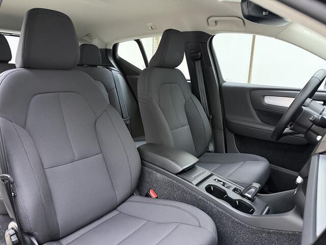 Volvo XC40 T2 130pk Automaat Business Pro / 30.000 km's ! / El. Trekhaak / ACC / BLIS / Keyless / 18'' / El. Achterklep / DAB / AppleCarplay / Lane Keeping Aid / Mistlampen /