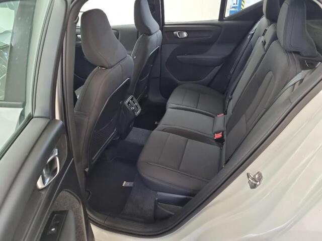 Volvo XC40 1.5 T2 Business Pro | Trekhaak | Adaptive Cruise | BLIS | Parkeercamera | Parkeersensoren V+A | Pilot Assist | Keyless entry/start | Apple Carplay | Android Auto | Volvo on Call |