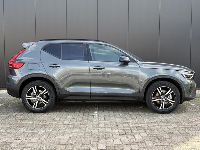 Volvo XC40 2.0 B4 Plus Dark Elektr. stoelverstelling / Harman Kardon Audio / Trekhaak/ Keyless Drive / Verw. voorruit / Stoel- en stuurverw. / Adapt. Cruise / BLIS