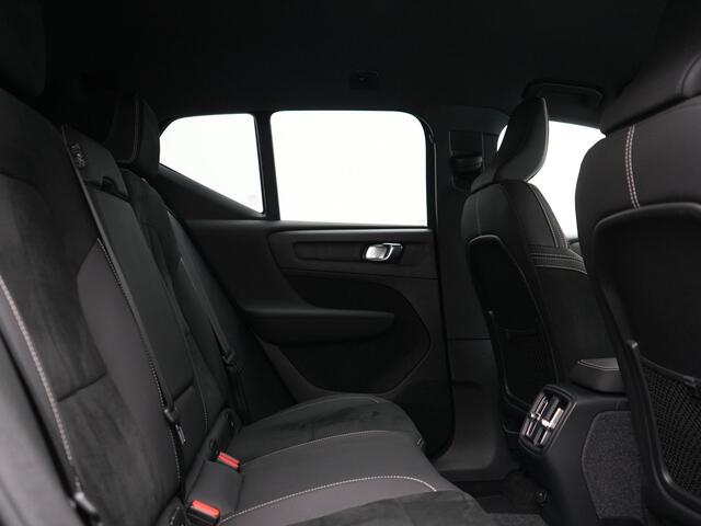 Volvo XC40 Recharge P8 AWD Twin Ultimate 408pk Dealer O.H | Trekhaak Af Fabriek | Adaptive Cruise | Camera | Warmtepomp | Alcantara Sportstoelen Verwarmd | Keyless | Apple Carplay | Pilot Assist | BLIS | Navigatie | Virtual | DAB | 20"L.M |