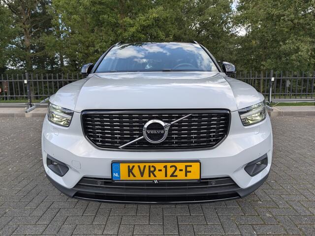 Volvo XC40 T3 | R-Design | Trekhaak | PDC | Navi | LED | ACC | 2WD | Halfleer |