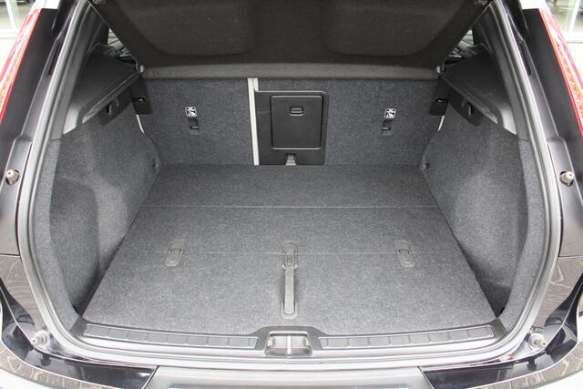 Volvo XC40 232PK Recharge Ultimate 70 kWh | Schuif/kanteldak | H&K Audio | El. stoelen | Pilot Assist | 360 Camera |