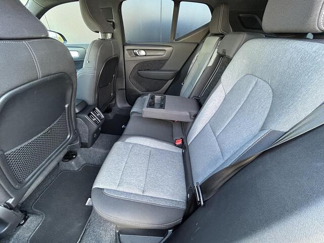 Volvo XC40 2.0 B4 Plus Dark Adaptieve cruise control / BLIS / Elektr. stoelverstelling / Stoel- en stuurverwarming / park assist V+A en camera achter / Trekhaak