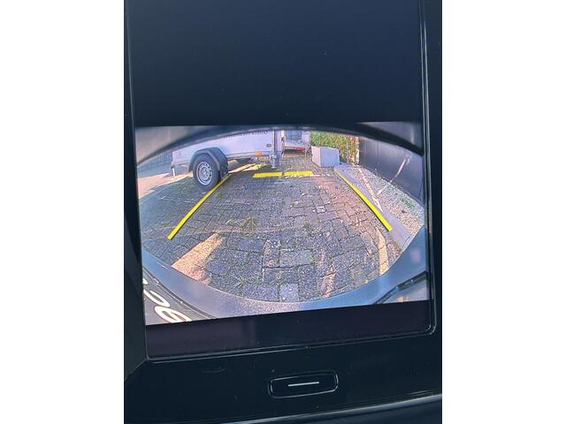 Volvo XC40 2.0 B4 Plus Dark Adaptieve cruise control / BLIS / Elektr. stoelverstelling / Stoel- en stuurverwarming / park assist V+A en camera achter / Trekhaak