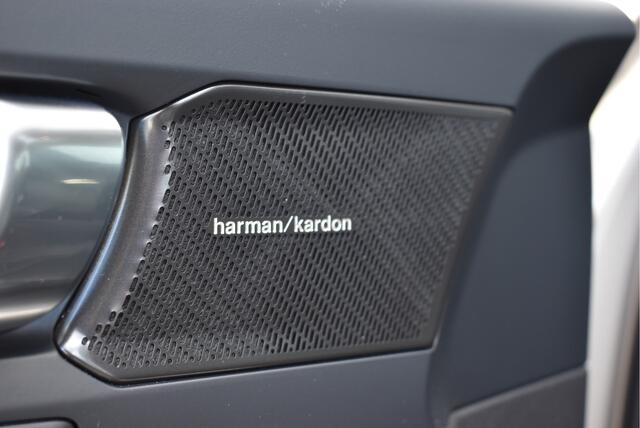 Volvo XC40 1.5 T4 Plug-in hybrid Ultimate Bright Panoramadak, Stoel/stuurverwarming, Leder, Memory, H&K, Adaptive cruise, Trekhaak