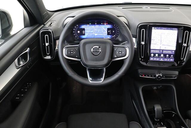 Volvo XC40 B4 (M-HYBRID) PLUS DARK -PANO.DAK|HARMAN/KARDON|CAMERA|POWER-SEATS|VERW.VOORRUIT|PRIVACY.GLAS|TREKHAAK|18"