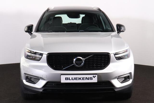 Volvo XC40 2.0 T4 R-Design - Panorama/schuifdak - IntelliSafe Surround - 360º Camera - Parkeersensoren voor & achter - Elektr. bedienb. voorstoelen met geheugen links - Cruise control - Inklapbare trekhaak - 19' LMV