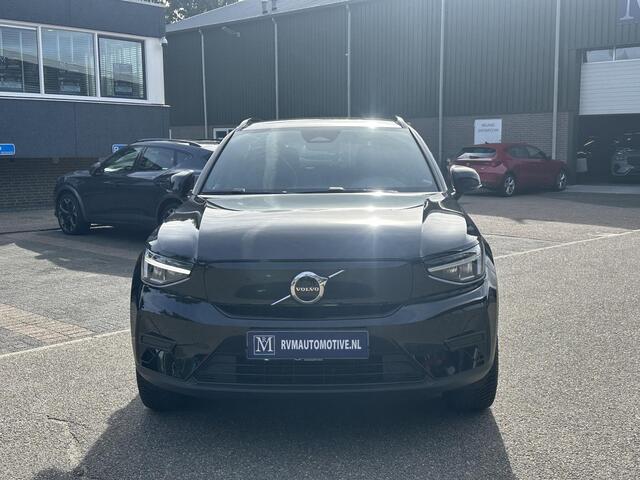 Volvo XC40 Recharge Plus 70 kWh VAN: € 32.900- VOOR: € 30.877,- UW HERFSTVOORDEEL: € 2.023-| SOH 92%| ADAPTIVE CRUISE| ELEK. ACHTERKLEP| STOEL + STUURVERWARMING| DODE HOEK SENSOR|