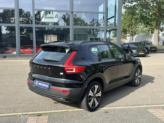 Volvo XC40 Recharge Plus 70 kWh VAN: € 32.900- VOOR: € 30.877,- UW HERFSTVOORDEEL: € 2.023-| SOH 92%| ADAPTIVE CRUISE| ELEK. ACHTERKLEP| STOEL + STUURVERWARMING| DODE HOEK SENSOR|