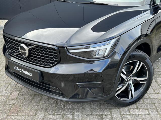 Volvo XC40 2.0 B4 Plus Dark 360 camera / Harman Kardon/ 2 elektrische stoelen / intellisafe / climate line/ leer/ trekhaak / all season banden