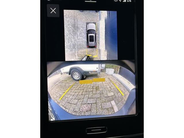 Volvo XC40 2.0 B4 Plus Dark 360 camera / Harman Kardon/ 2 elektrische stoelen / intellisafe / climate line/ leer/ trekhaak / all season banden