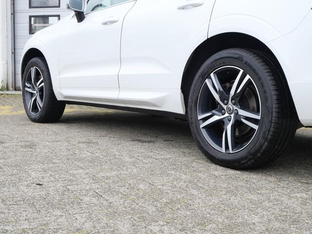 Volvo XC60 T4 R-Design | Trekhaak | CarPlay | Panoramadak | Camera | Stoelverwarming