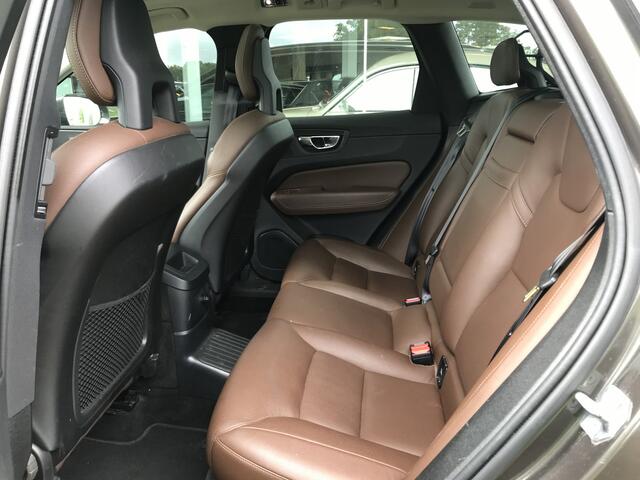 Volvo XC60 2.0 T8 Twin Engine AWD Momentum Automaat | Rijklaar incl garantie | Panoramadak Volvo on Call Trekhaak Leer