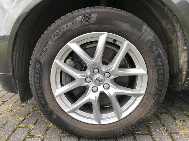 Volvo XC60 2.0 T8 Twin Engine AWD Momentum Automaat | Rijklaar incl garantie | Panoramadak Volvo on Call Trekhaak Leer