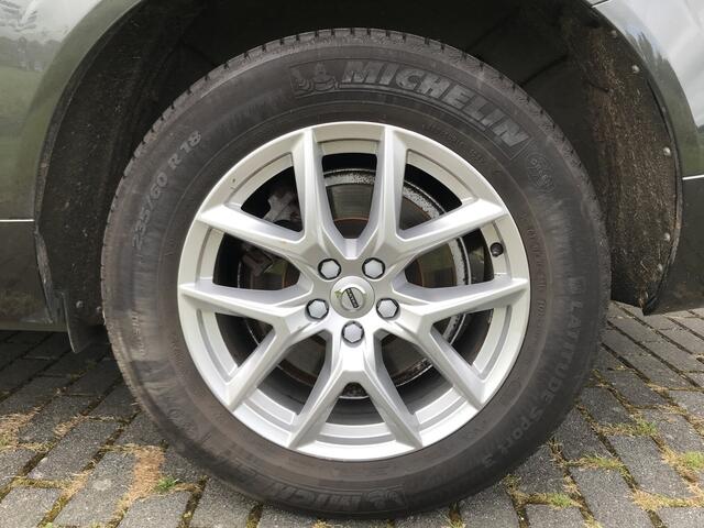 Volvo XC60 2.0 T8 Twin Engine AWD Momentum Automaat | Rijklaar incl garantie | Panoramadak Volvo on Call Trekhaak Leer