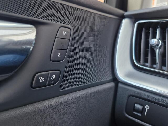 Volvo XC60 2.0 T5 AWD Momentum | Pano | Electr. Stoel + Memory | Cruise | PDC | Apple Carplay \ Android Auto |