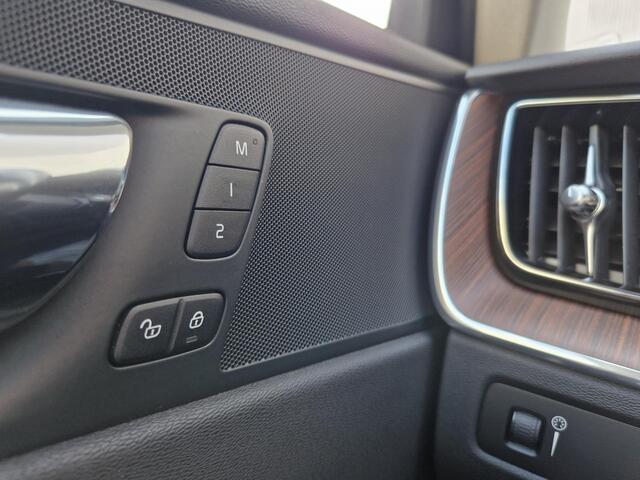 Volvo XC60 2.0 T5 AWD Inscription | BLIS | Leder | Camera | Navi | Stoelverwarming | 4S Banden |