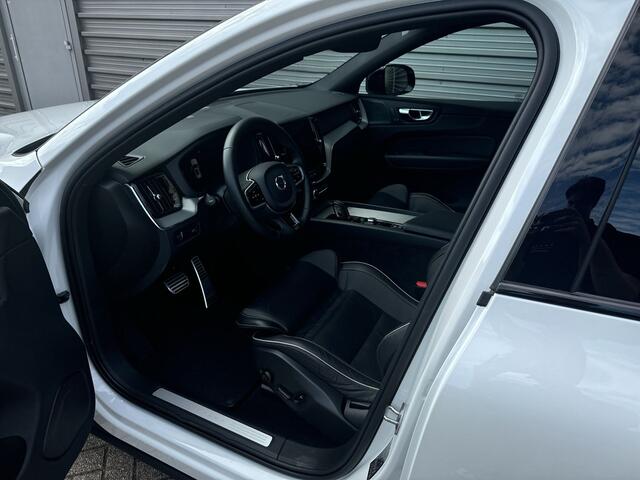 Volvo XC60 2.0 B5 R-Design / Panoramadak / 4 zone climat control / HarmanKardon audio /