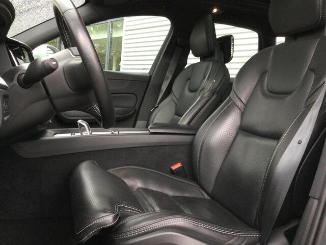 Volvo XC60 2.0 T8 Twin Engine AWD R-Design | Panorama-dak | Trekhaak | Full LED | Leder |
